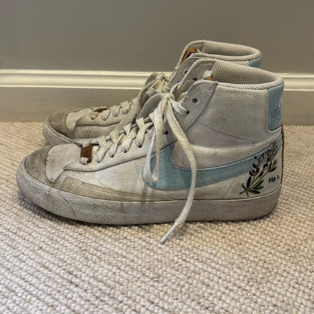 Nike women’s blazer mid 77 se indigo